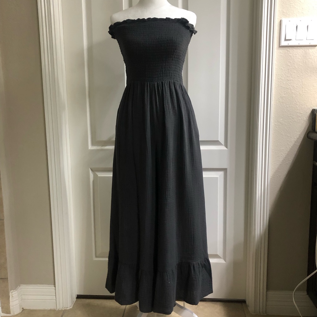 Strapless Jumper! Such A Fun Outfit. Size M. Charcoal Gray. It Has Pockets!